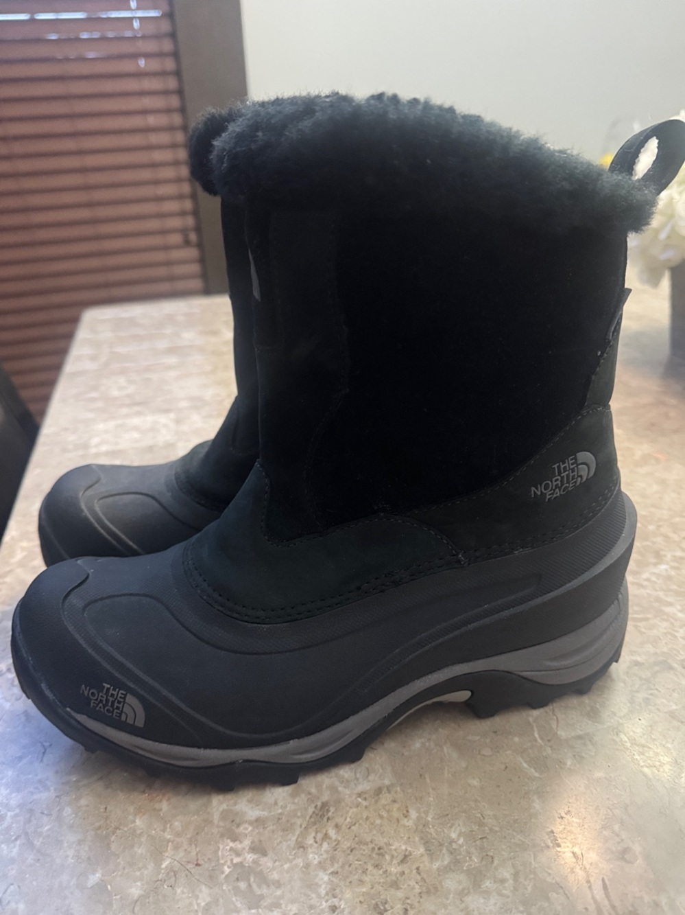 The North Face Black Cozy Shearling-Trim Winter Boots